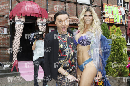 Eröffnung der Porno Karaoke Bar in Hamburg