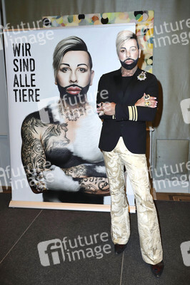 PETA-Kampagne mit Harald Glööckler in Hamburg