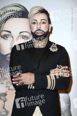 PETA-Kampagne mit Harald Glööckler in Hamburg