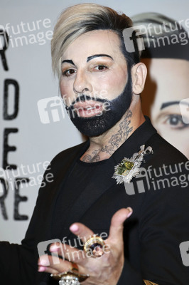 PETA-Kampagne mit Harald Glööckler in Hamburg