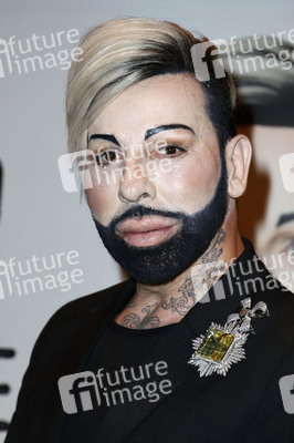 PETA-Kampagne mit Harald Glööckler in Hamburg