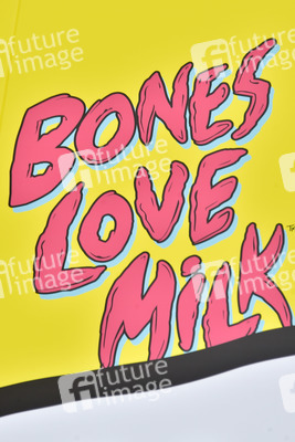 Start der Kampagne 'Bones Love Milk' in Huntington Beach