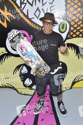 Start der Kampagne 'Bones Love Milk' in Huntington Beach