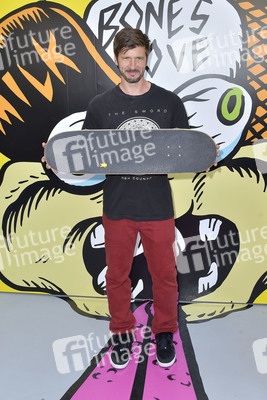 Start der Kampagne 'Bones Love Milk' in Huntington Beach