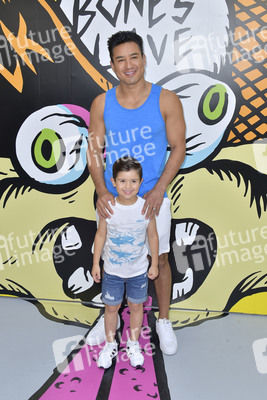 Start der Kampagne 'Bones Love Milk' in Huntington Beach