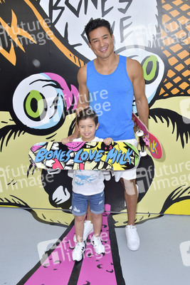 Start der Kampagne 'Bones Love Milk' in Huntington Beach