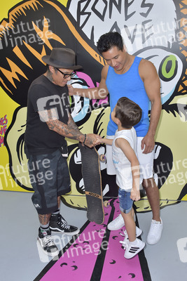 Start der Kampagne 'Bones Love Milk' in Huntington Beach