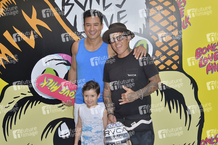 Start der Kampagne 'Bones Love Milk' in Huntington Beach