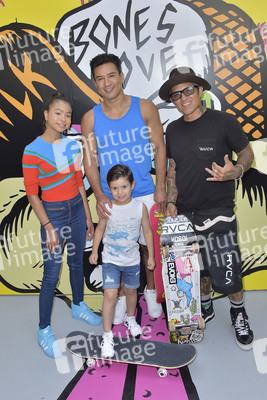 Start der Kampagne 'Bones Love Milk' in Huntington Beach