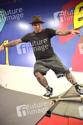 Start der Kampagne 'Bones Love Milk' in Huntington Beach