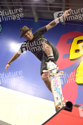 Start der Kampagne 'Bones Love Milk' in Huntington Beach