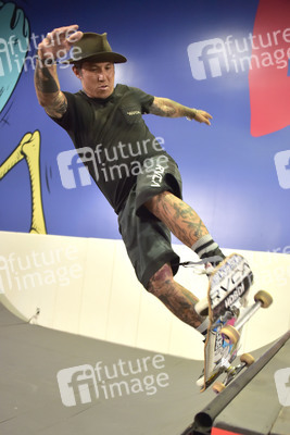 Start der Kampagne 'Bones Love Milk' in Huntington Beach