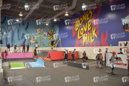 Start der Kampagne 'Bones Love Milk' in Huntington Beach