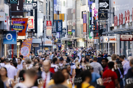 Symbolfoto Konsumgesellschaft