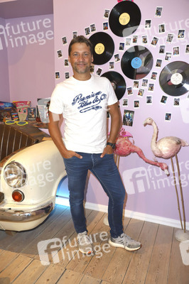 Patrick Bach im 80er Café in Hamburg