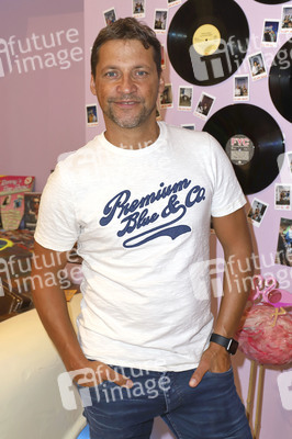 Patrick Bach im 80er Café in Hamburg