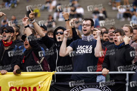 Mahnwache und Gegedemo in Köln