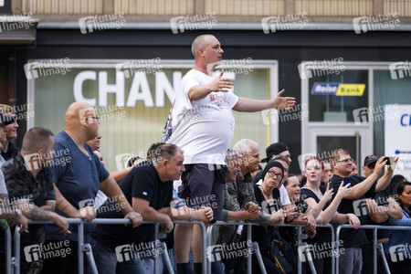 Mahnwache und Gegedemo in Köln