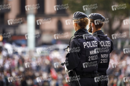 Mahnwache und Gegedemo in Köln