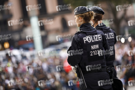 Mahnwache und Gegedemo in Köln