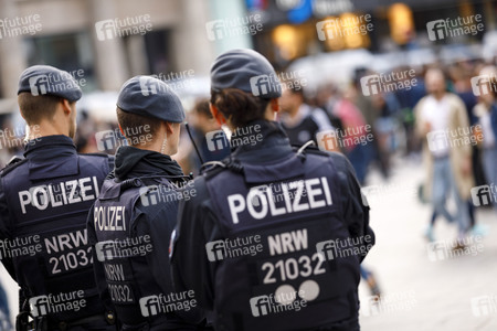 Mahnwache und Gegedemo in Köln