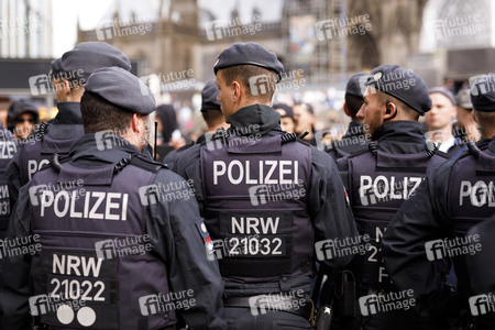 Mahnwache und Gegedemo in Köln