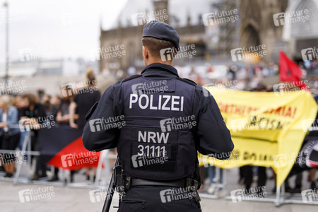 Mahnwache und Gegedemo in Köln