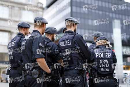 Mahnwache und Gegedemo in Köln