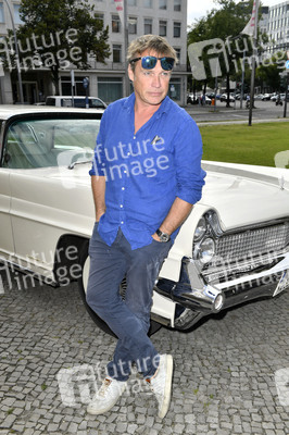 Theaterpremiere 'Zuhause bin ich Darling' in Berlin