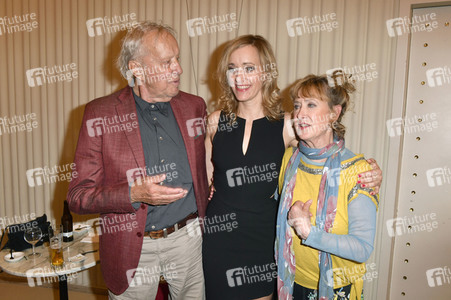 Theaterpremiere 'Zuhause bin ich Darling' in Berlin