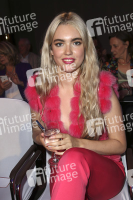 Liz Malraux Fashion Show in Hamburg