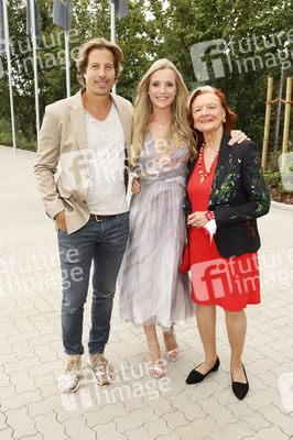 Jubiläums-Event '3000 Folgen Rote Rosen' in Adendorf