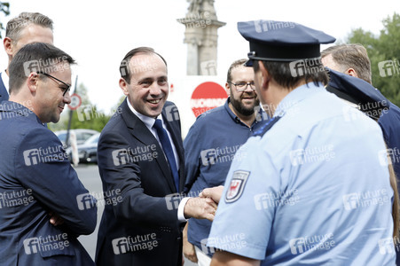 Gedenkveranstaltung zum 58. Jahrestag des Mauerbaus an der Glienicker Brücke in Potsdam