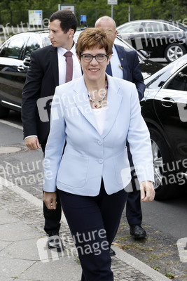 Gedenkveranstaltung zum 58. Jahrestag des Mauerbaus an der Glienicker Brücke in Potsdam