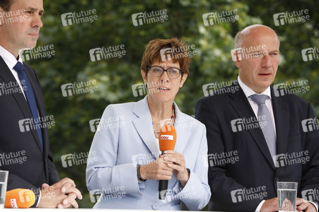 Gedenkveranstaltung zum 58. Jahrestag des Mauerbaus an der Glienicker Brücke in Potsdam