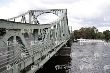 Gedenkveranstaltung zum 58. Jahrestag des Mauerbaus an der Glienicker Brücke in Potsdam