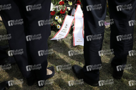 Gedenkveranstaltung zum 58. Jahrestag des Mauerbaus an der Glienicker Brücke in Potsdam
