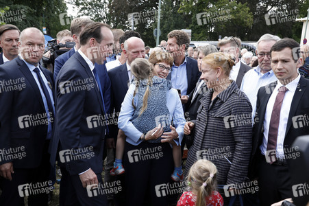 Gedenkveranstaltung zum 58. Jahrestag des Mauerbaus an der Glienicker Brücke in Potsdam