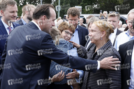 Gedenkveranstaltung zum 58. Jahrestag des Mauerbaus an der Glienicker Brücke in Potsdam