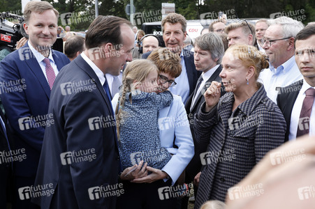 Gedenkveranstaltung zum 58. Jahrestag des Mauerbaus an der Glienicker Brücke in Potsdam