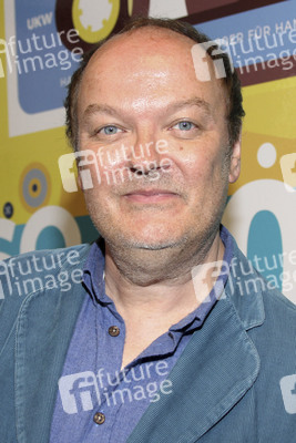 Jens Wawrczeck im 80er Café in Hamburg