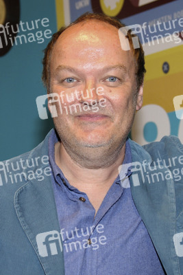 Jens Wawrczeck im 80er Café in Hamburg