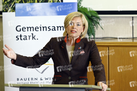 Julia Klöckner beim Forum 'Gemüseanbau im Fokus' in Mutterstadt