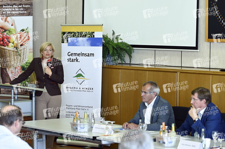 Julia Klöckner beim Forum 'Gemüseanbau im Fokus' in Mutterstadt