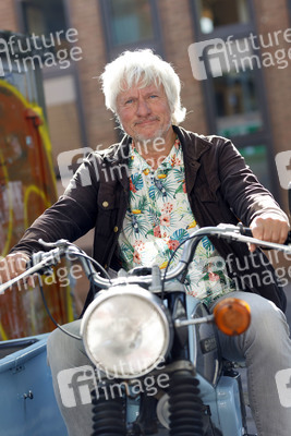 Photocall 'Besuch aus dem Westen - Jürgen Becker unterwegs im Osten Deutschlands' in Köln