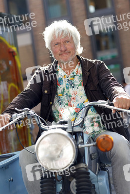 Photocall 'Besuch aus dem Westen - Jürgen Becker unterwegs im Osten Deutschlands' in Köln