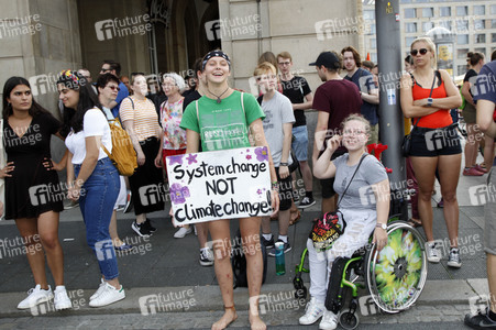 Demonstration 'Unteilbar' in Dresden