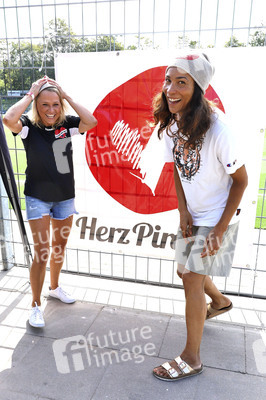 Benefiz-Fußballspiel 'Kicken mit Herz' 2019 in Hamburg