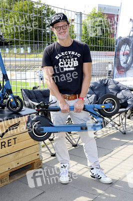 Benefiz-Fußballspiel 'Kicken mit Herz' 2019 in Hamburg