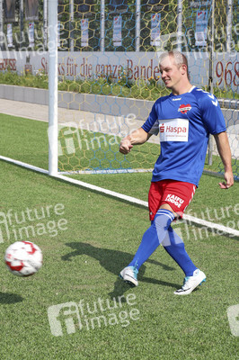 Benefiz-Fußballspiel 'Kicken mit Herz' 2019 in Hamburg